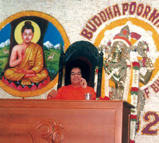 sathya-sai-baba-in-sai-ramesh-hall-brindavan-on-buddha-poornima